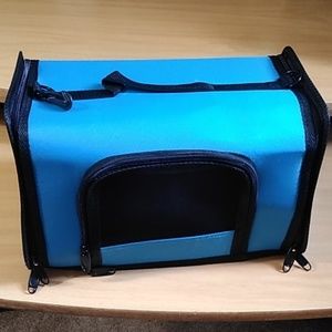 Small foldable pet carrier